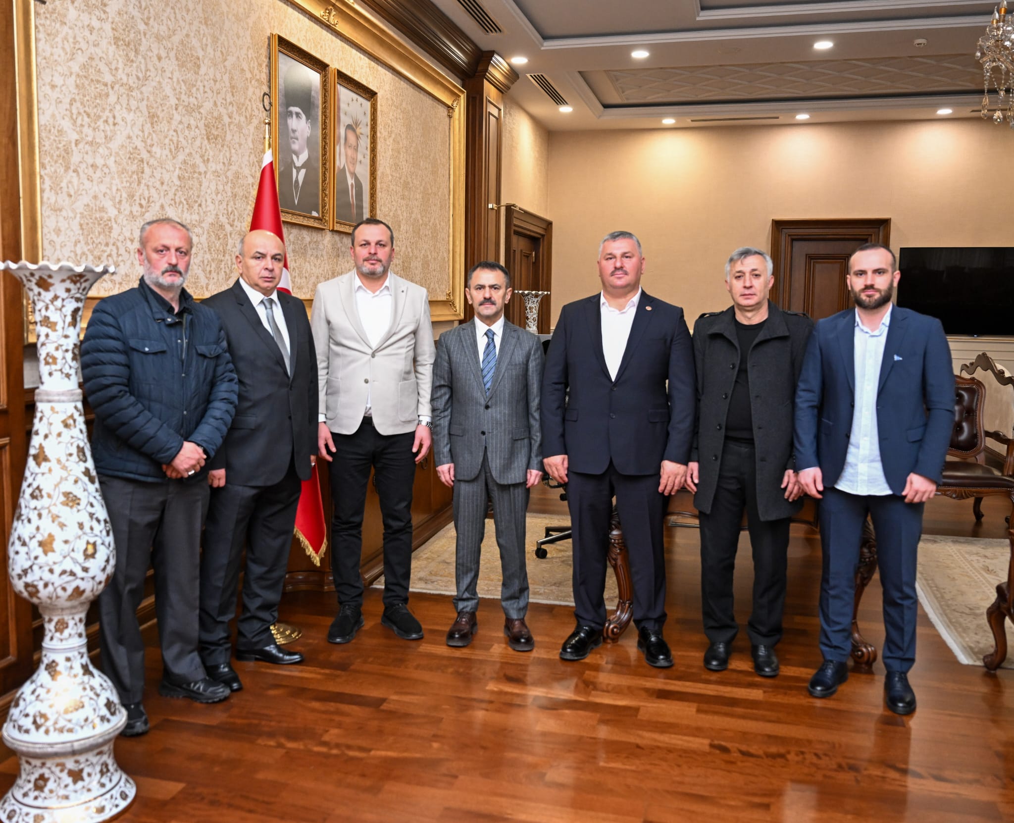 Kocaeli Şoförler ve Otomobilciler Esnaf Odası Yeni Başkanı Özkar ve Yönetimi, Vali Aktaş’ı Ziyaret Etti