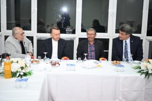 Kartepede Eski Belediye Başkanları İftarda Bir Araya Geldi