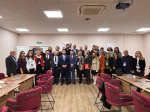 CHP Kocaeli İl Örgütü tarafından düzenlenen parti içi eğitim programında, örgütlenmenin güçlendirilmesi, üye eğitimleri ve yol haritaları ele alındı.