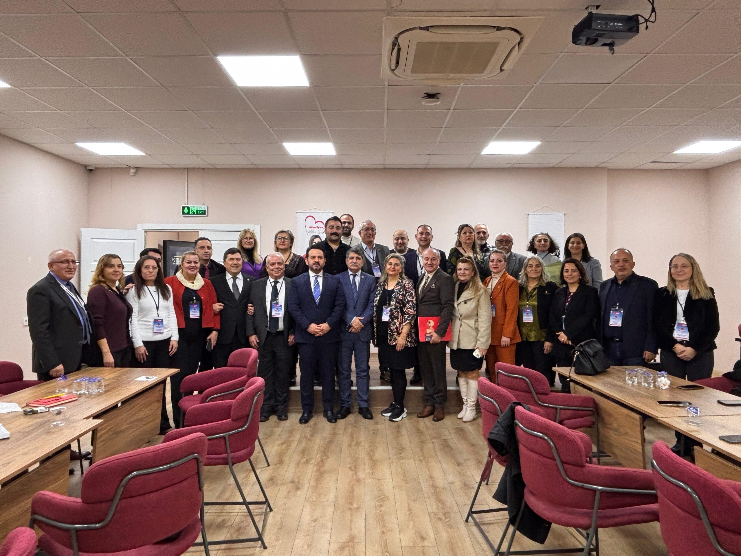 CHP KOCAELİDE ÜYE EĞİTİM SEFERBERLİĞİ SÜRÜYOR