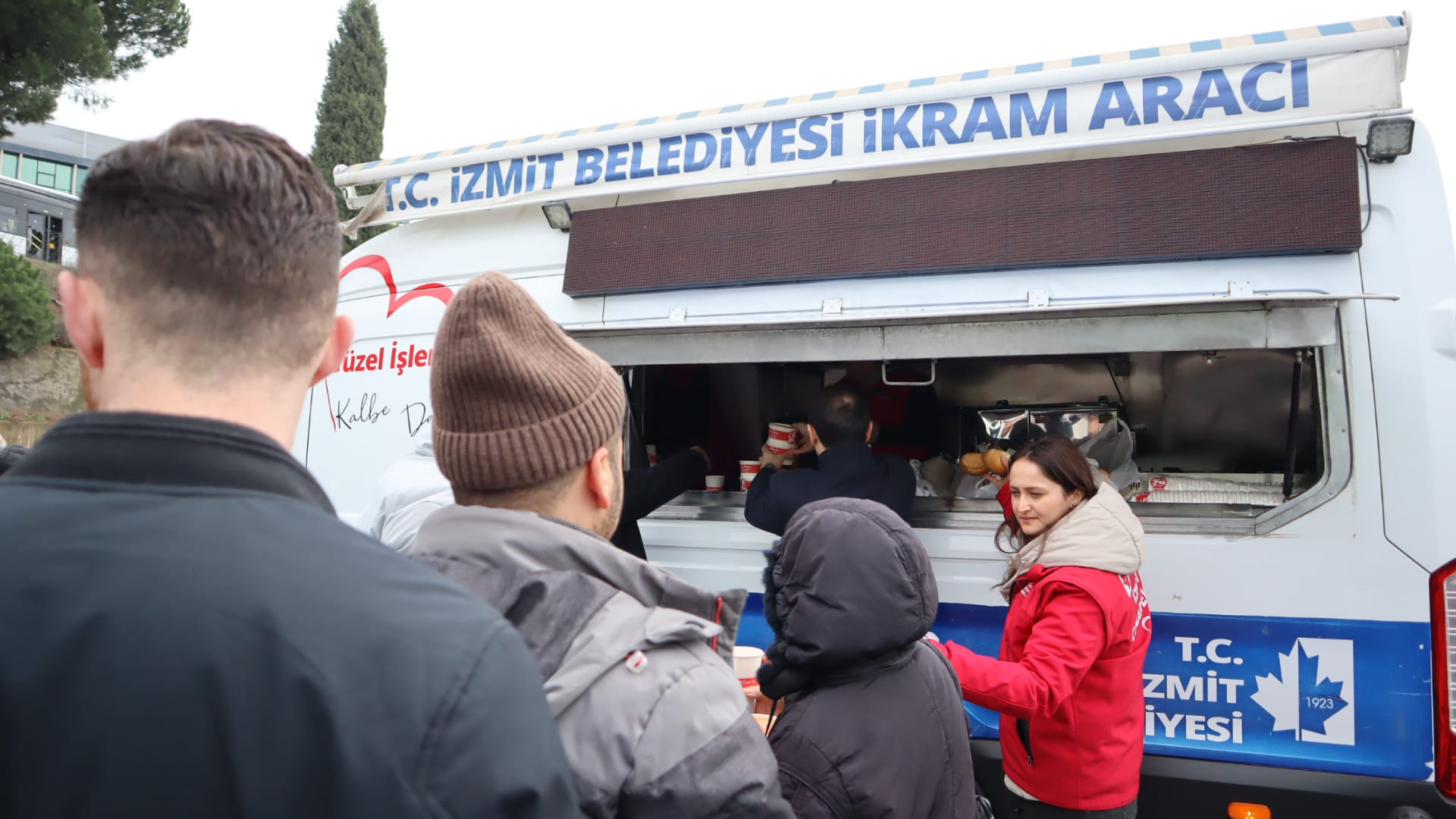İzmit Belediyesinden Migros depo işçilerinin direnişine destek