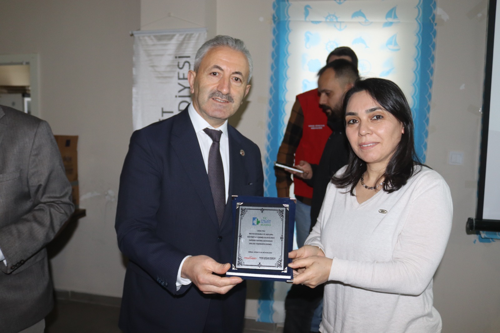 İzmit Belediyesinden üreticilere uygulamalı budama eğitimi