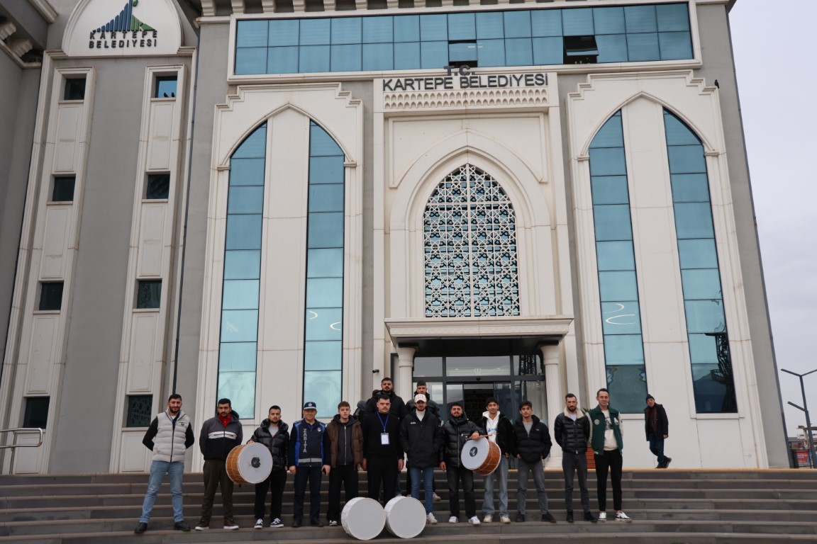 Kartepe’de Ramazan Davulcularına Görev Kartları Dağıtıldı