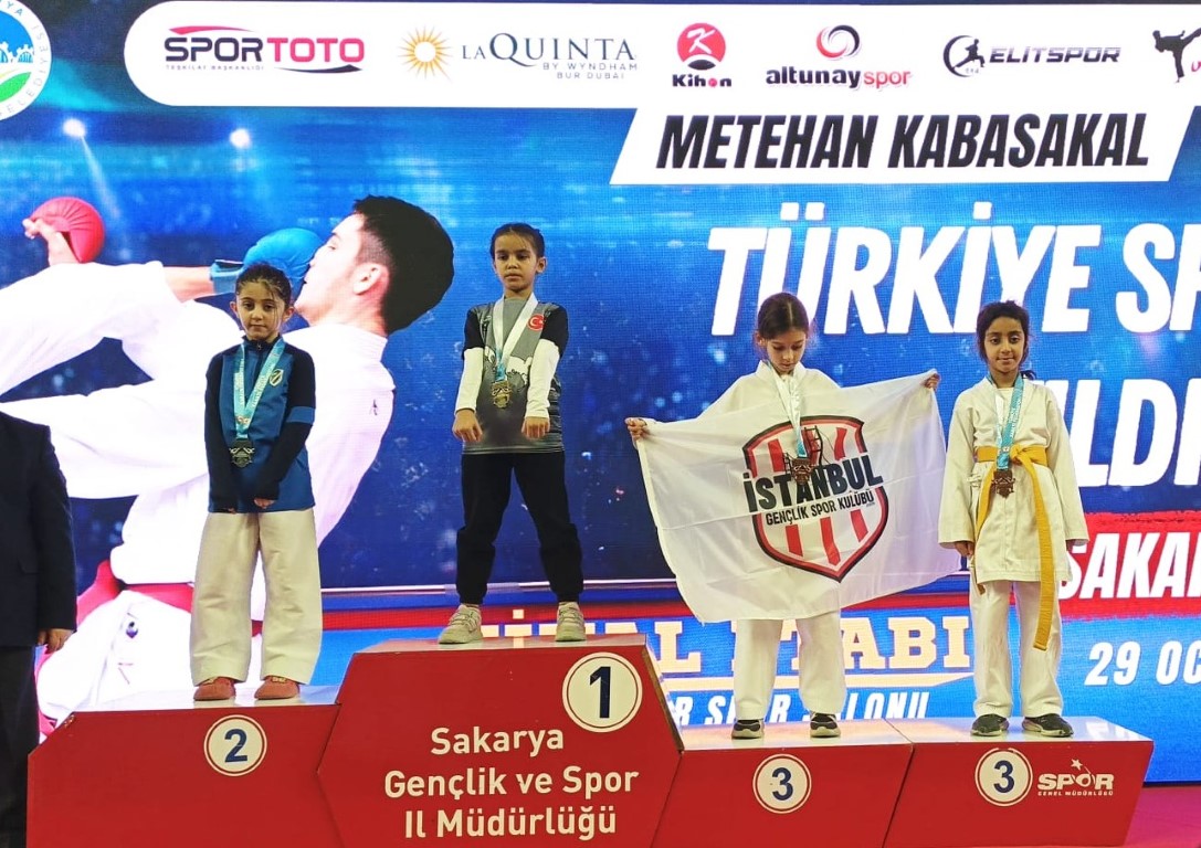 Kartepeli Karateciler Sakarya’da Kürsüyü Kapatmadı