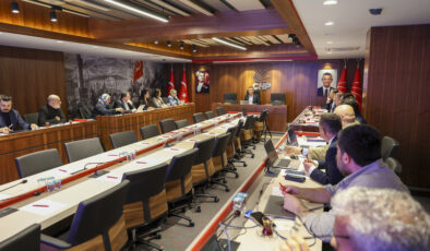 CHP LİDERİ ÖZGÜR ÖZEL, DİJİTAL DÜNYA VE GÜVENLİK TOPLANTISINA BAŞKANLIK ETTİ