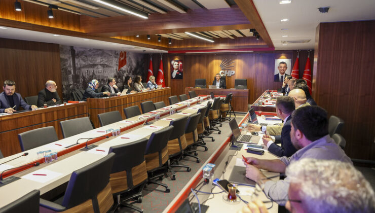 CHP LİDERİ ÖZGÜR ÖZEL, DİJİTAL DÜNYA VE GÜVENLİK TOPLANTISINA BAŞKANLIK ETTİ