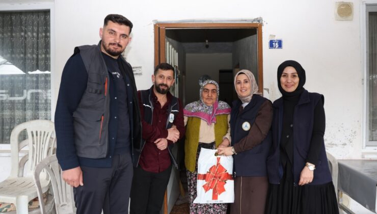 Kartepe’de Alo Evlat Sağlık Kulübü Yaşlıları Unutmadı