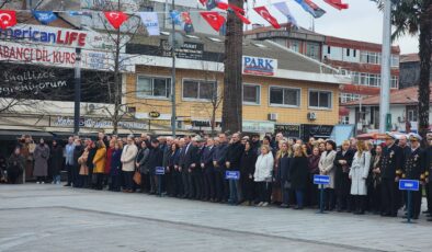 GÖLCÜK’TE ÇANAKKALE ZAFERİNİN 111. YIL DÖNÜMÜNDE ŞEHİTLERİMİZ RAHMETLE ANILDI
