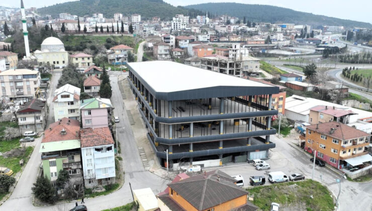 DİLOVASI’NDA MODERN DÖNÜŞÜM: BELEDİYE HİZMET BİNASI GÜN SAYIYOR