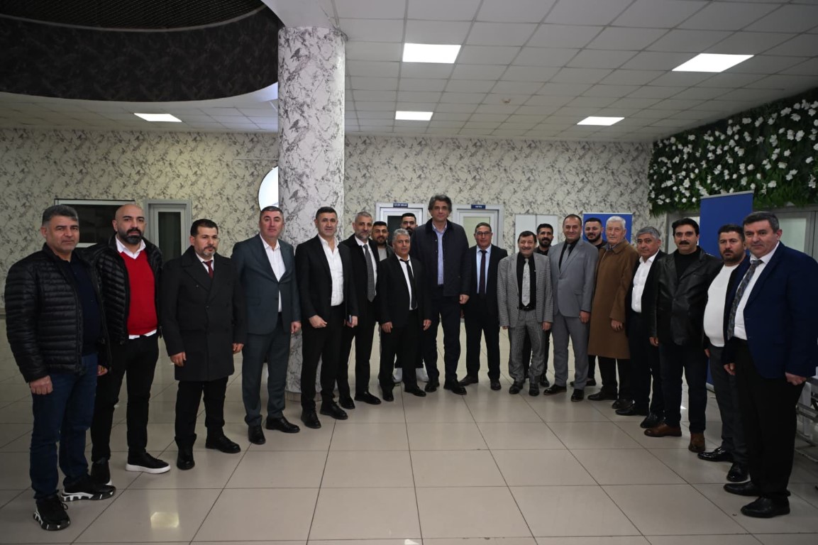 Başkan Kocaman Kartepe’de İftar Sofralarını Ziyaret Etti