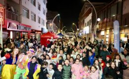 Derince’de Kadir Gecesi’nde  Binlerce Kişi Aynı Sofrada Buluştu