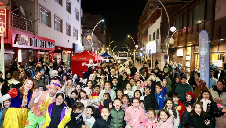 Derince’de Kadir Gecesi’nde  Binlerce Kişi Aynı Sofrada Buluştu