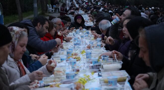 Fatma Başkan, Akarca’da yüzlerce vatandaşlarla aynı sofrada buluştu