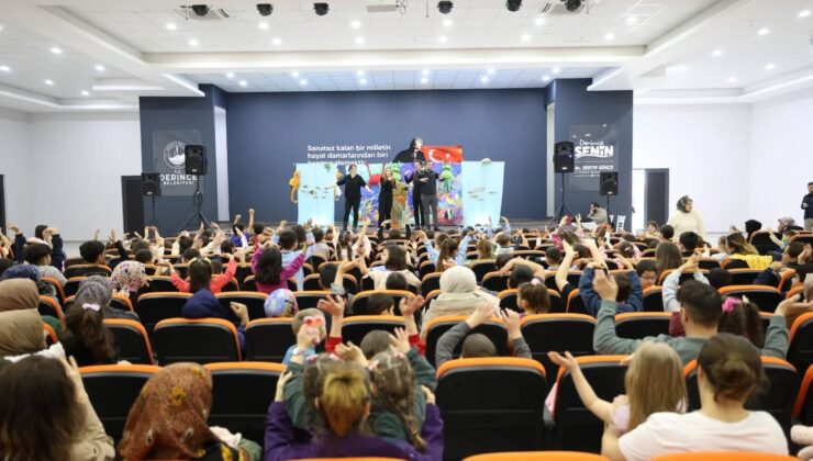 DERİNCE’DE MİNİKLERİN TİYATRO KEYFİ: “KÜÇÜK KARABALIK” SAHNELENDİ