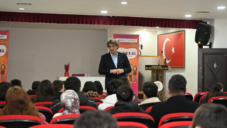 Kartepe’de Gençlik Buluşmaları Sürüyor: Başkan Kocaman, Gençlerin Fikirlerine Kulak Verdi