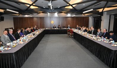 Aktaş Çifti, Vali Yardımcıları ve Kaymakamlarla İftar Yemeğinde Bir Araya Geldi