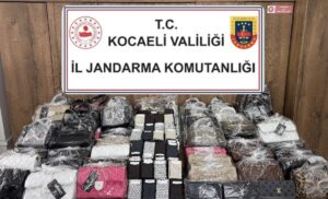 andarmadan Dev Operasyon: Kocaeli'de 4.5 Milyonluk Sahte Ürün Ele Geçirildi! İzmit ve Körfez'de Kaçakçılık Darbesi: Ünlü Markaların Sahtelerini Satacaklardı! Kocaeli İl Jandarma Komutanlığı'ndan Sahte Kozmetik Operasyonu: