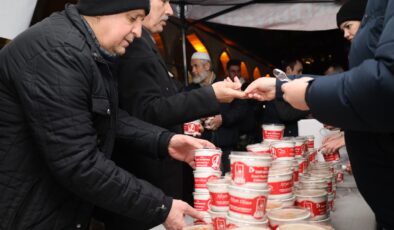 İzmit Belediyesinden Çanakkale Şehitleri için helva ikramı