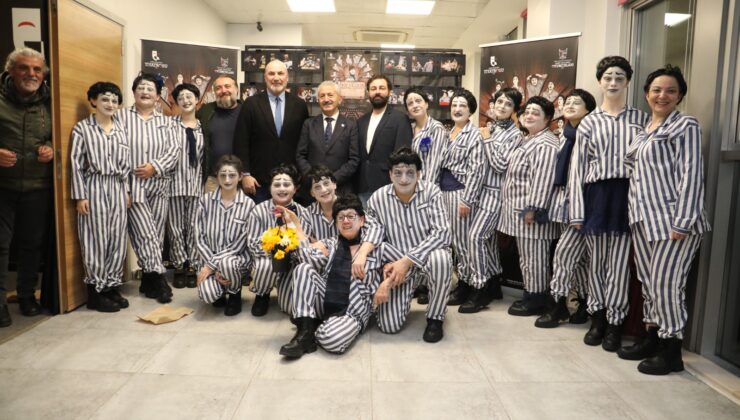 Başkan Yardımcısı Hülür’den İzmit’in Yeni Sanat Sahnesine Tam Destek