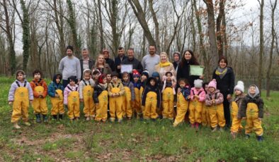 İzmit’te Miniklerden Doğaya Anlamlı Dokunuş: Lavanta Bahçesinde Defne Fidanları Toprakla Buluştu