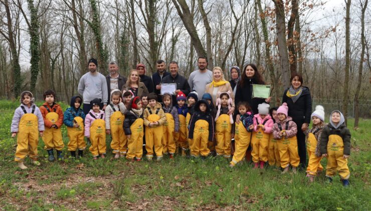 İzmit’te Miniklerden Doğaya Anlamlı Dokunuş: Lavanta Bahçesinde Defne Fidanları Toprakla Buluştu