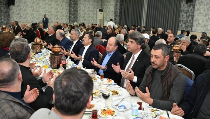 Kartepe Belediye Başkanı Av.Mustafa Kocaman  İftarda STK lari Ağarladı