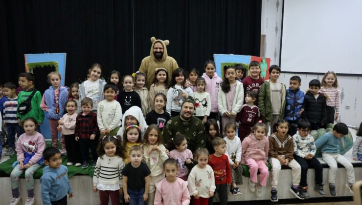 Kartepe’li Çocuklar Tiyatro ve Eğlenceyle Buluştu