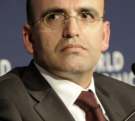 ŞİMŞEK’TEN ‘EŞEL MOBİL’ KALKANI: “BENZİN 71, MAZOT 83 TL OLACAKTI!”