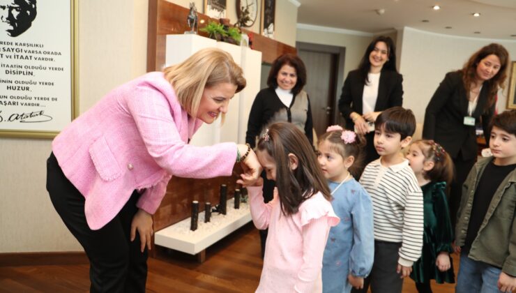 Miniklerden Fatma Başkan’a bayram sürprizi