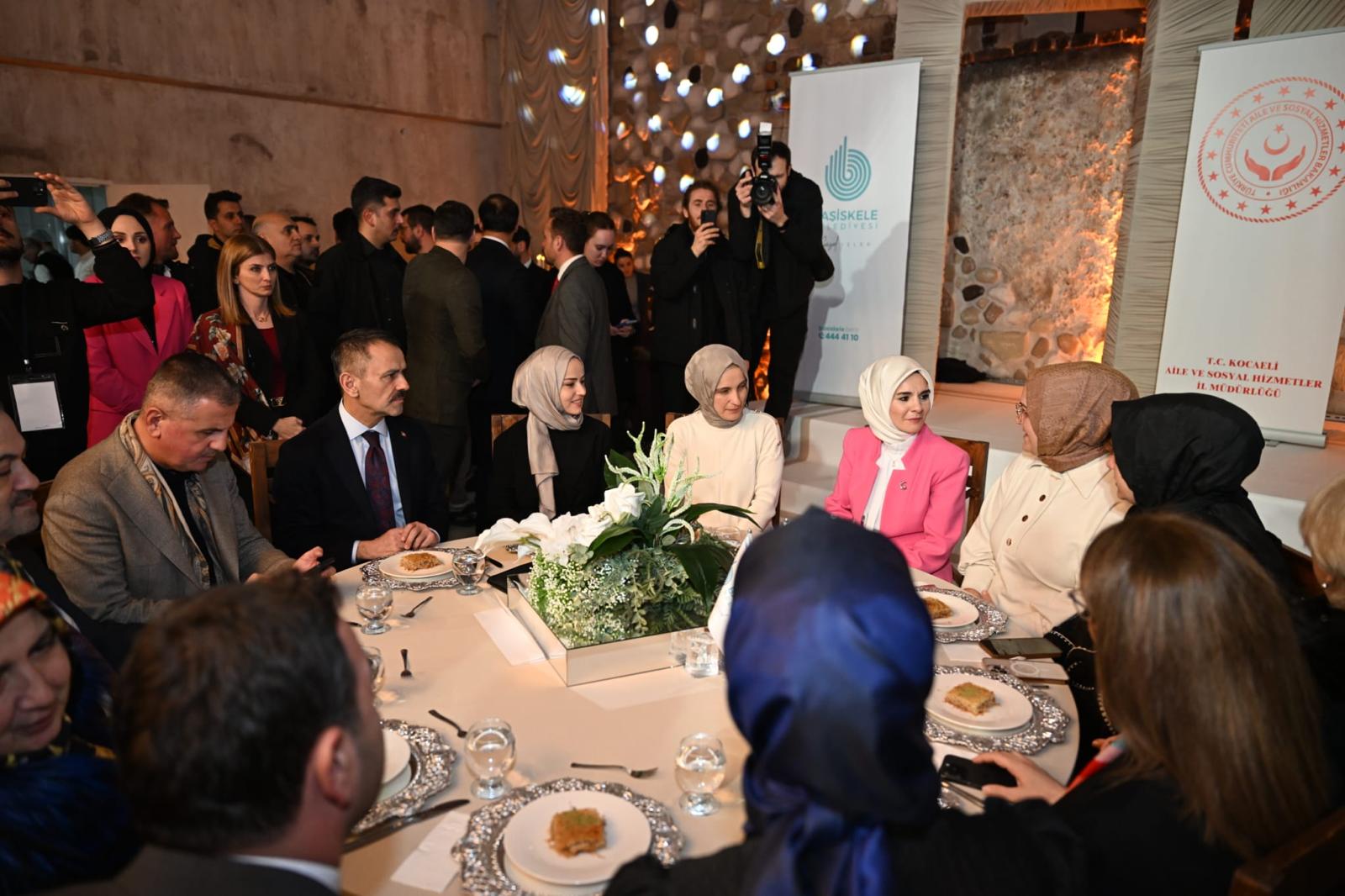 Aile ve Sosyal Hizmetler Bakanı Mahinur Özdemir Göktaş Kocaelide Kutladı