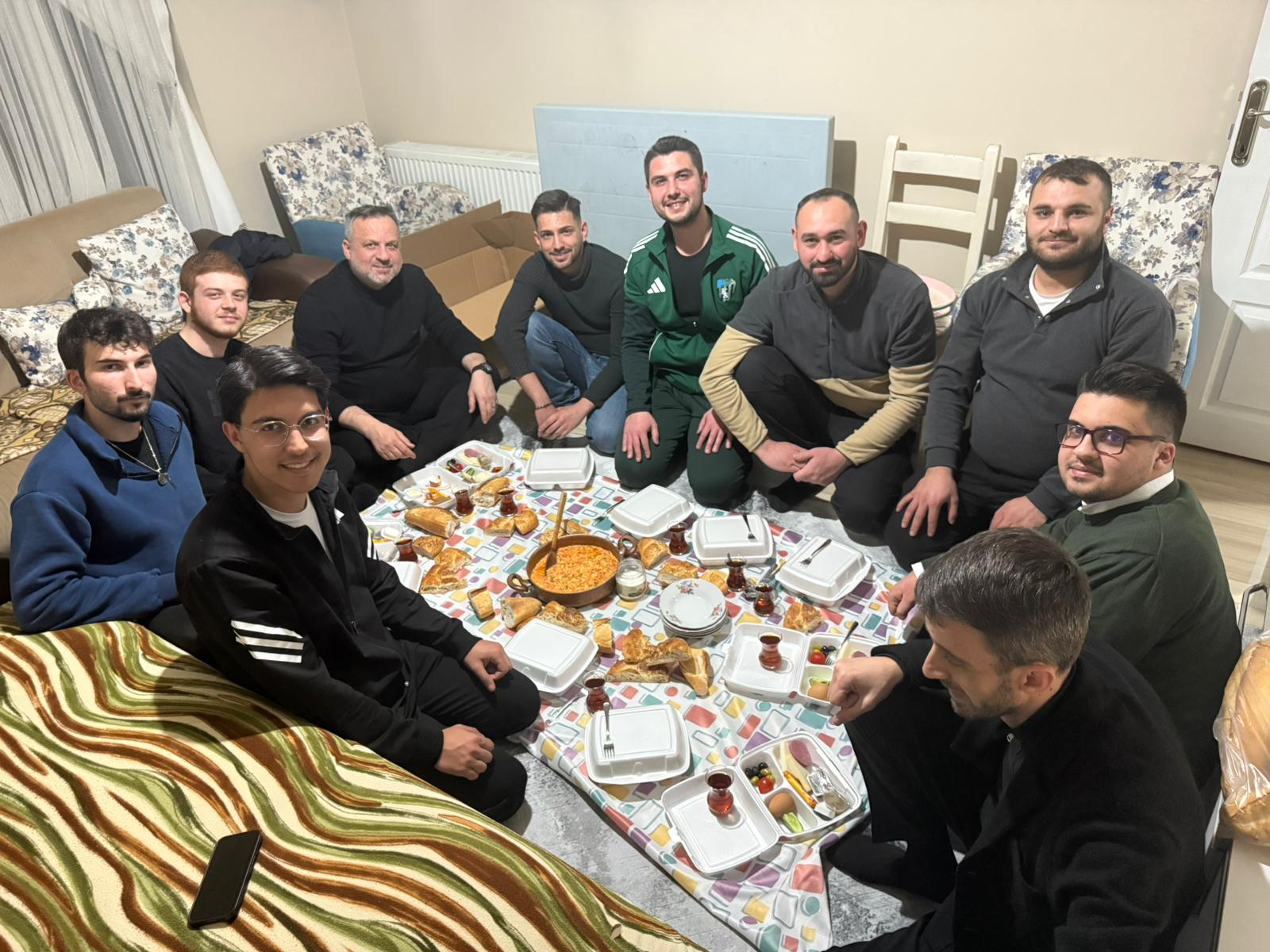 Öğrenciler İstedi, Başkan Dokuzlar Yaptı: Sahurda Menemen Sürprizi