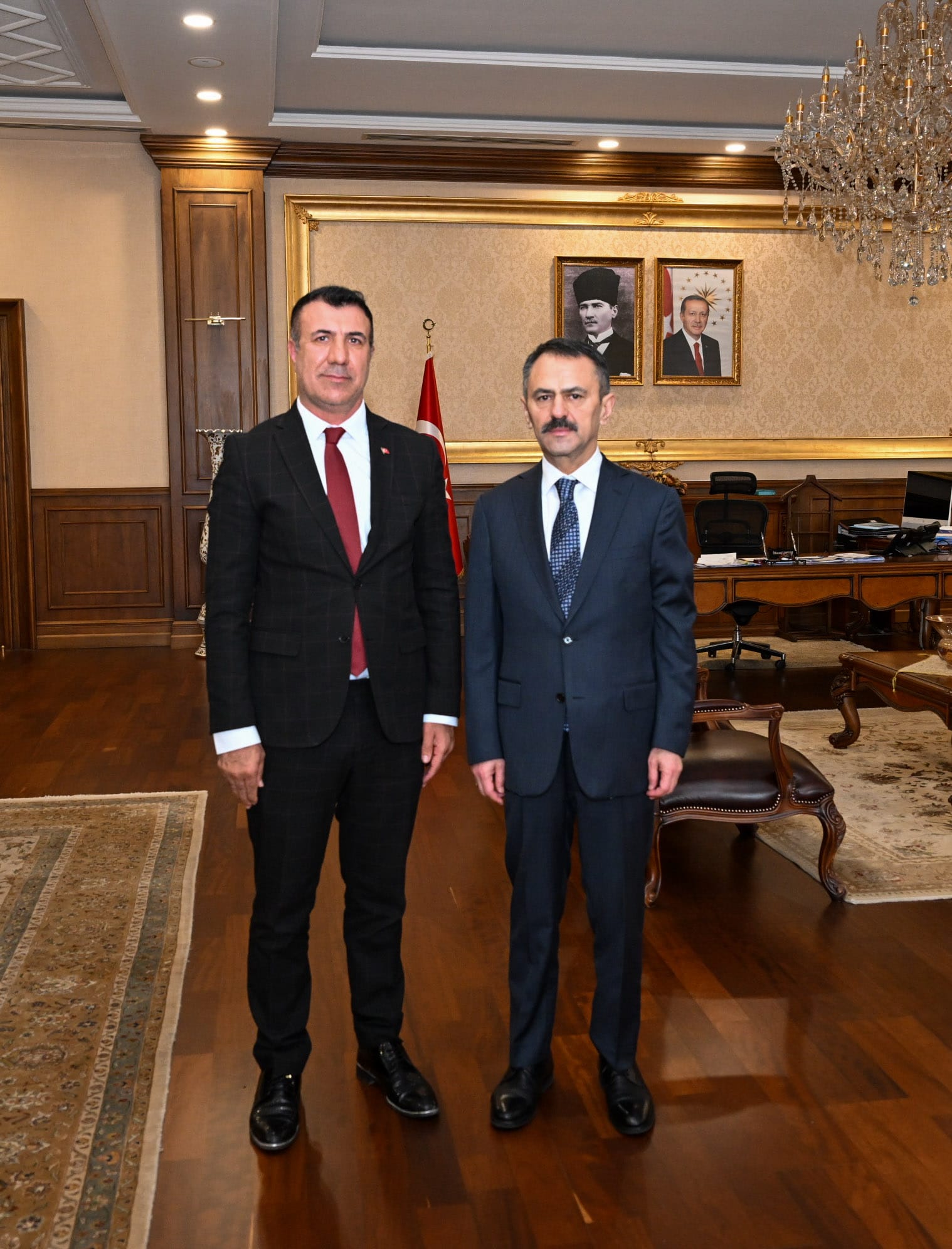 EYS Boks Milli Antrenörü ve Milli Sporcu Ramazan Yavuz, Vali İlhami Aktaşı Ziyaret Etti