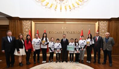 Uluslararası FIRST LEGO League Turnuvasına Katılmaya Hak Kazanan Öğrencilerden Vali  Aktaş'a Ziyaret