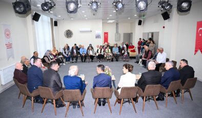 Vali Aktaş ve Eşinden Huzurevi Sakinlerine Bayram Ziyareti