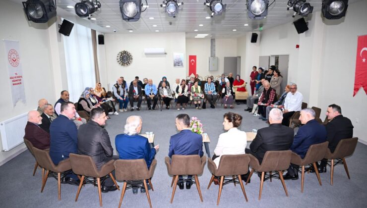 Vali Aktaş ve Eşinden Huzurevi Sakinlerine Bayram Ziyareti