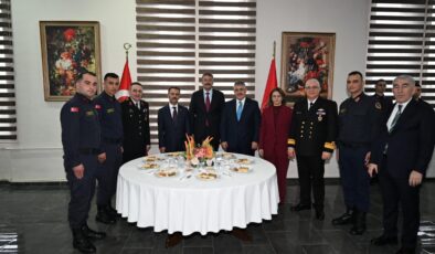 JANDARMADA BAYRAM MESAİSİ: PROTOKOLDEN GÜVENLİK GÜÇLERİNE MORAL