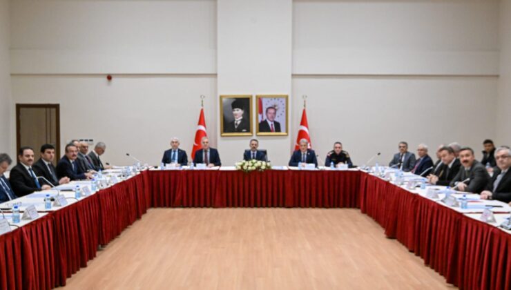 Kocaeli’de Orman Yangınlarına Karşı Topyekûn Hazırlık: Vali Aktaş Başkanlığında Kritik Toplantı