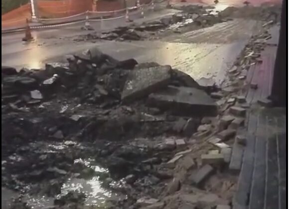 GEBZE YENİKENT’TE KORKUTAN YOL ÇÖKMESİ: SÜRÜCÜLER VE YAYALAR DİKKAT!