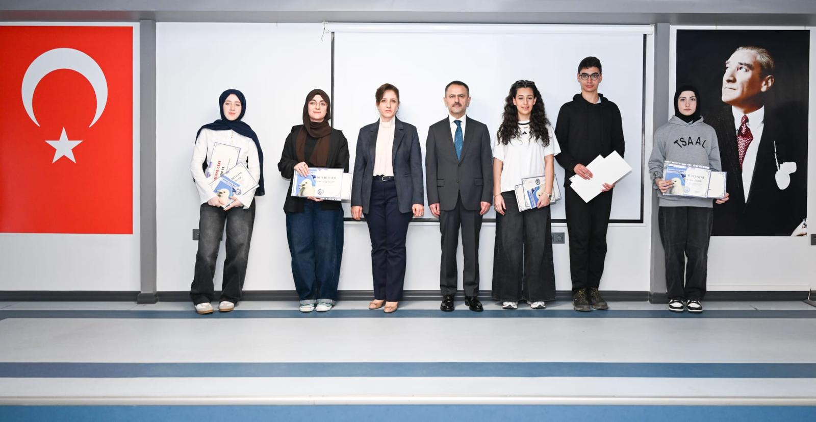 Kocaeli’de Çini Sanatı Gençlerin Ellerinde Hayat Buluyor: Sıtkı Olçar Resim Yarışması Sonuçlandı!