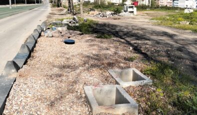 Alikahya Tramvayı Seferde, Çevresi Sefalette: “Vagonlar Modern, Kaldırımlar Perişan!”