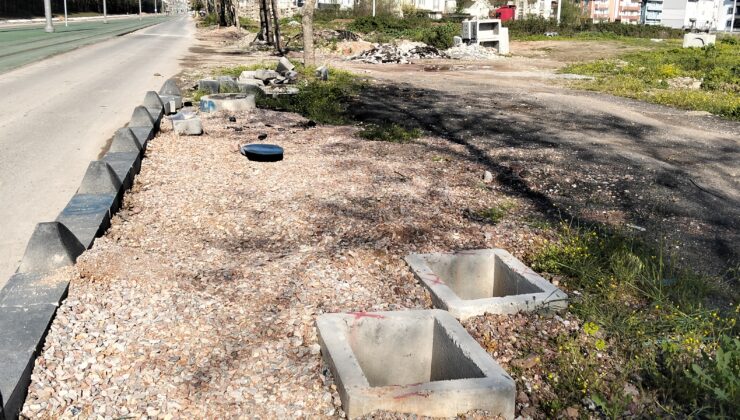 Alikahya Tramvayı Seferde, Çevresi Sefalette: “Vagonlar Modern, Kaldırımlar Perişan!”