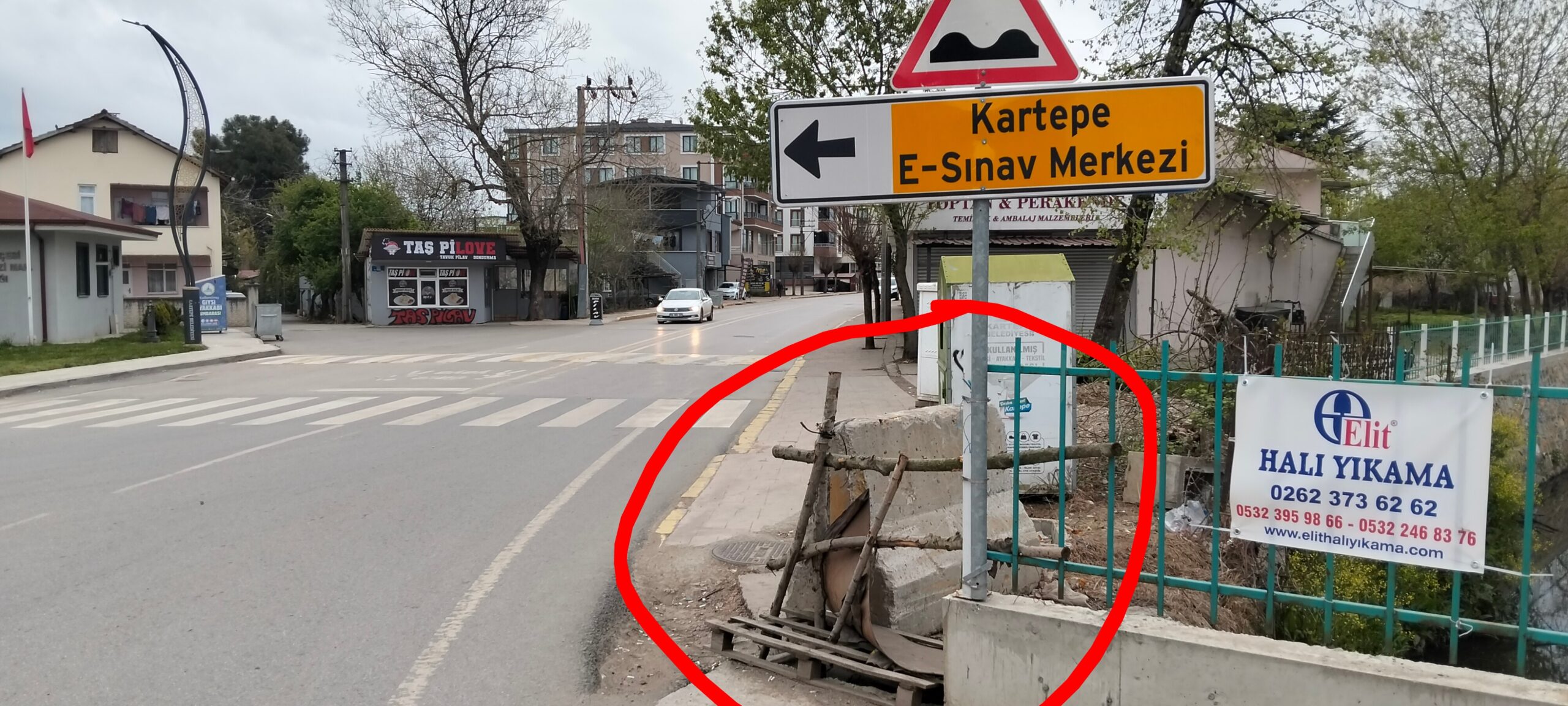 KARTEPE’DE YAYA ÇİLESİ: “Kaldırım Var Ama Yürümek İmkansız!”