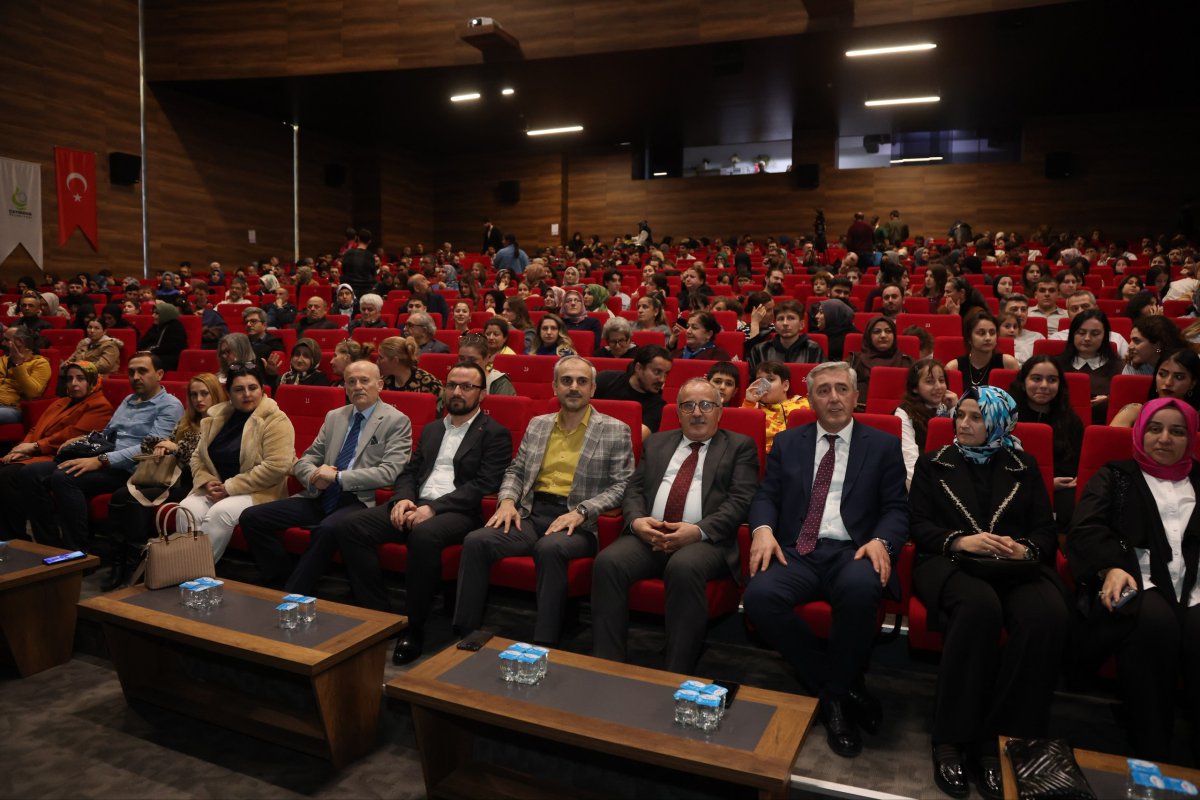 Çayırova’nın Altın Sesi Seçildi: İlk Yarışmanın Şampiyonu Elif Rana Aksoy!