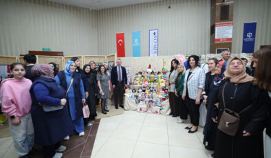 KO-MEK’te üçüncü yıl sonu sergisi Gölcük’te açıldı