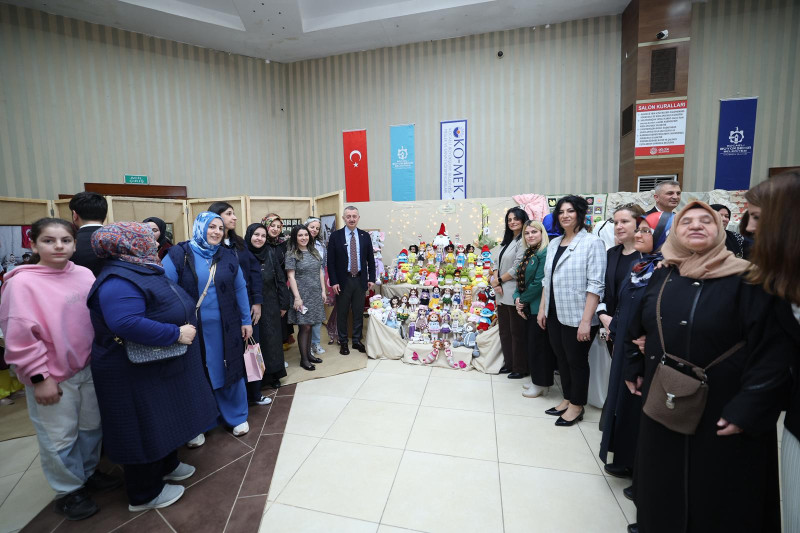 KO-MEK’te üçüncü yıl sonu sergisi Gölcük’te açıldı