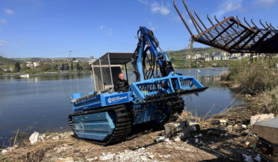 Kocaeli Büyükşehir Belediyesi, Gölkaypark’taki göleti temizledi