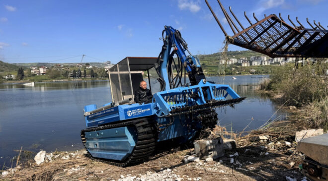 Kocaeli Büyükşehir Belediyesi, Gölkaypark’taki göleti temizledi