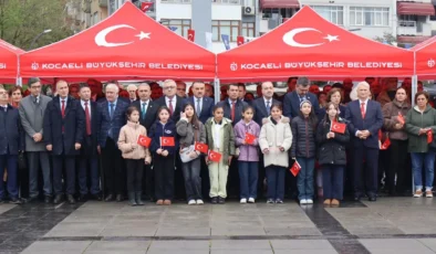Kocaeli’de 23 Nisan Coşkusu! Kent Meydanı Kırmızı-Beyaza Büründü