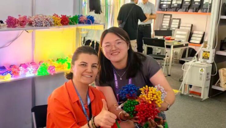 İzmit Belediye Başkanı Fatma Kaplan Hürriyet’ten “Işınlanma” Göndermeli Tepki: “Aynı Anda İki Kıta’da Nasıl Olabilirim?”