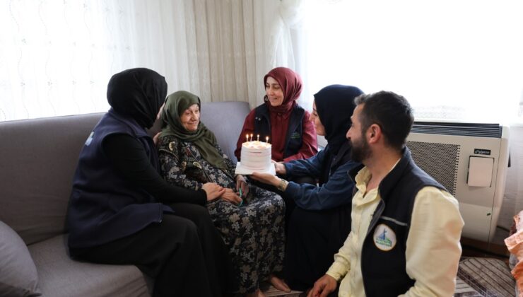 92 Yaşındaki Neriman Teyze’ye Duygu Dolu Doğum Günü Sürprizi